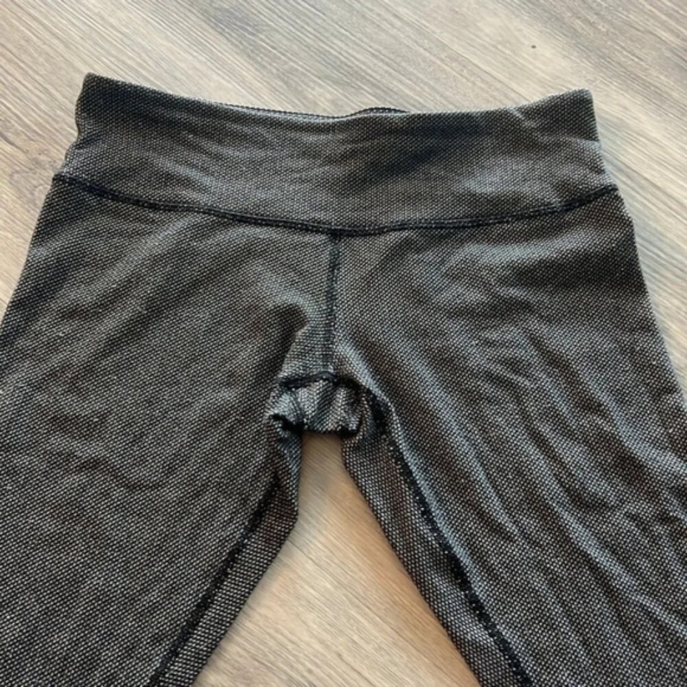 Lululemon gray Capri length leggings size 8 - Picture 5 of 9